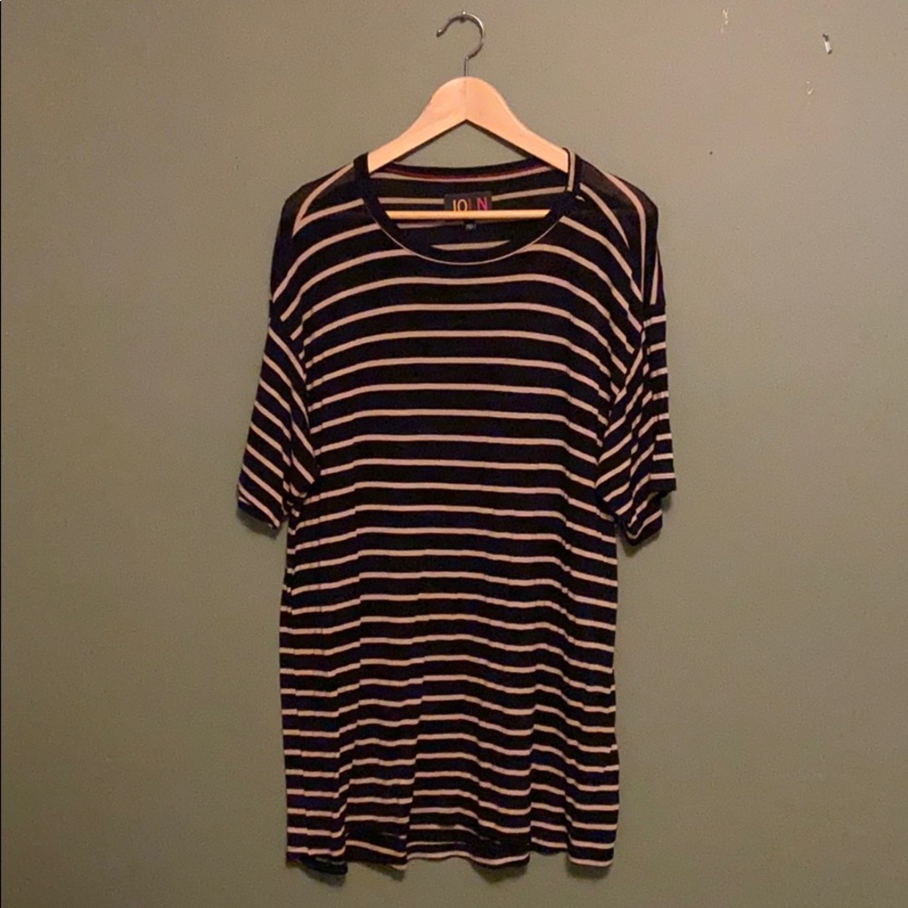 Designer JOLN t-shirt